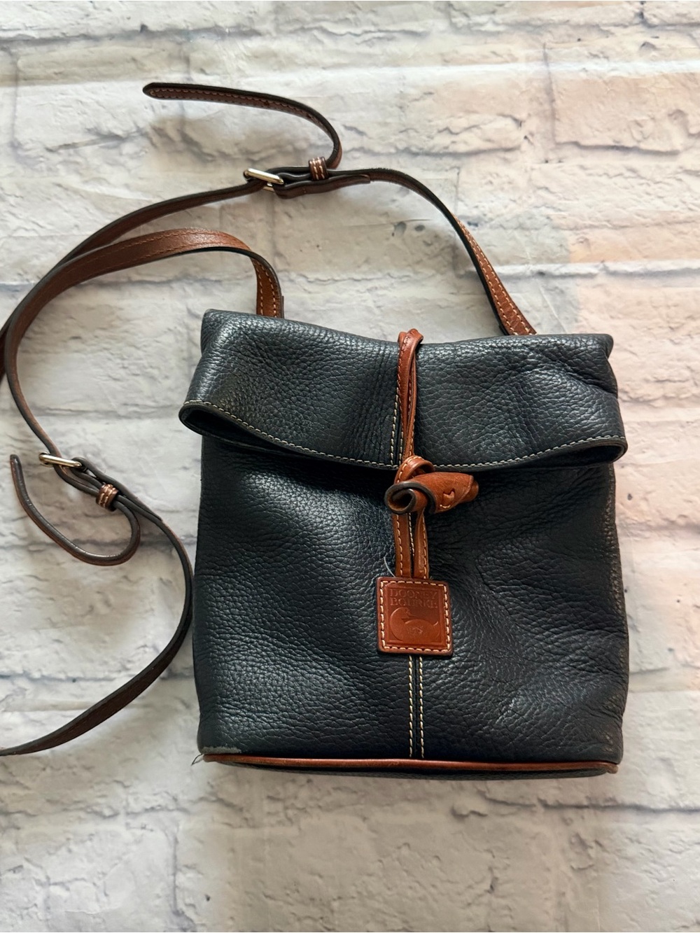 Dooney & Bourke Pebble Grain Toggle Crossbody | Black